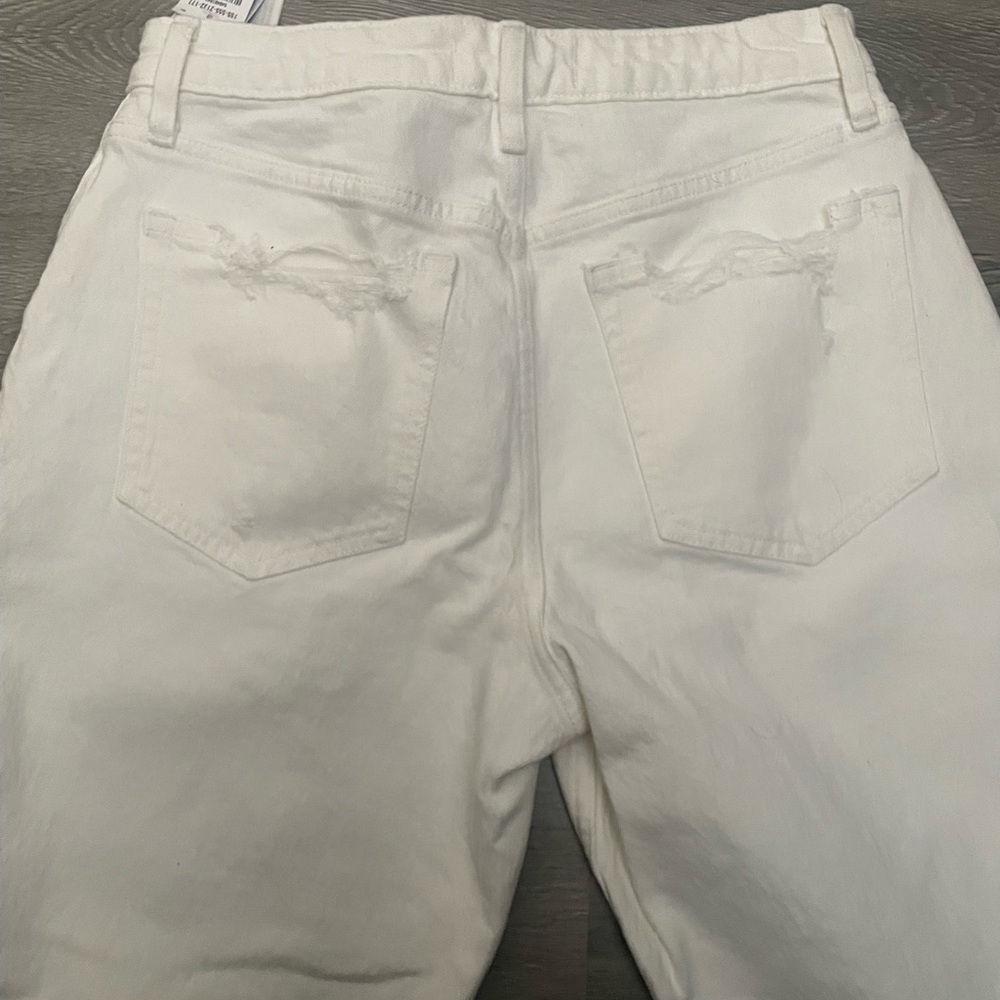 White Abercrombie high rise mom jeans